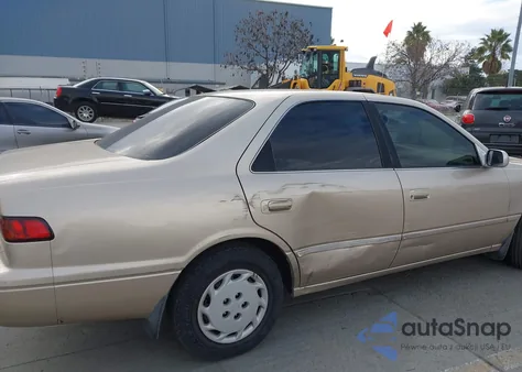 1998 Toyota Camry Le from USA, damaged, VIN JT2BG22K7W0221174